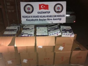 Kargoyla kaçak sigara sevkiyatına polis darbesi