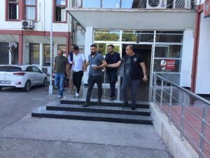 Borcunu ödemeyen kişiyi silah zoruyla rehin aldılar