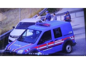 Karayolunda uyuşturucu kullanan şahıslar yakalandı