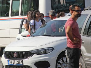 Gelin arabasına cip çarptı