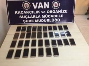 Van’da 37 adet kaçak cep telefonu ele geçirildi