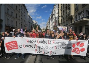 Paris’te kürk karşıtı protesto