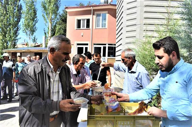 Seydişehir'de aşure ikram
