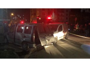 Otomobiller çarpıştı: 4’ü çocuk 8 yaralı