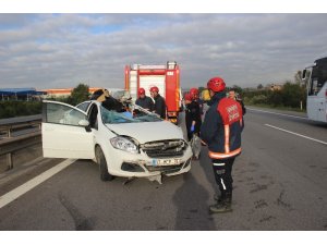TEM’de kontrolden çıkan tır, karşı şeride geçip otomobille çarptı: 1 ölü, 1 ağır yaralı