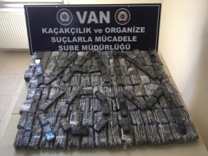 Van’da 640 adet kaçak cep telefonu ele geçirildi