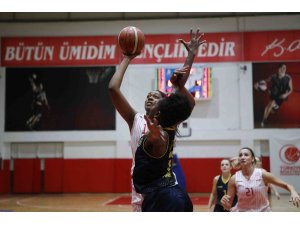 Bayraklı’nın kızları Mardin Büyükşehir Belediyesi’ni yendi