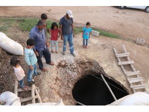 Köyün ortasında toprak çöktü, dev çukur oluştu