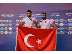 Dünya Plaj Güreşi Şampiyonasına Türk sporcular damga vurdu