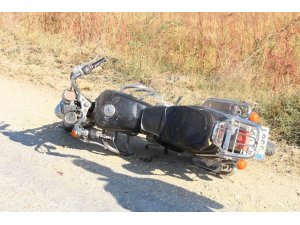 Motosiklet savrulan sürücü ağır yaralandı