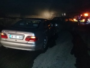 Aliağa’da iki araç kafa kafaya çarpıştı: 3 yaralı