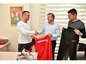 İnönü Belediyesi amatör spor kulüplere malzeme desteği geleneğini sürdürdü