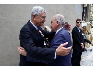 Volkan Bozkır'ın annesi son yolculuğuna uğurlanıyor