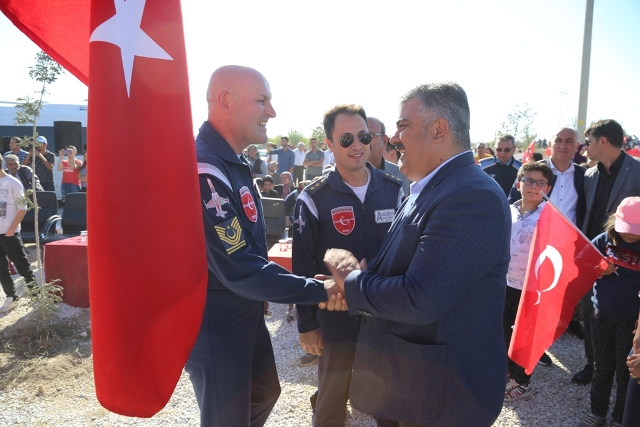 Türk Yıldızları’ndan nefes kesen gösteri