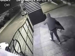 Hırsızın rahatlığı kameralara yansıdı