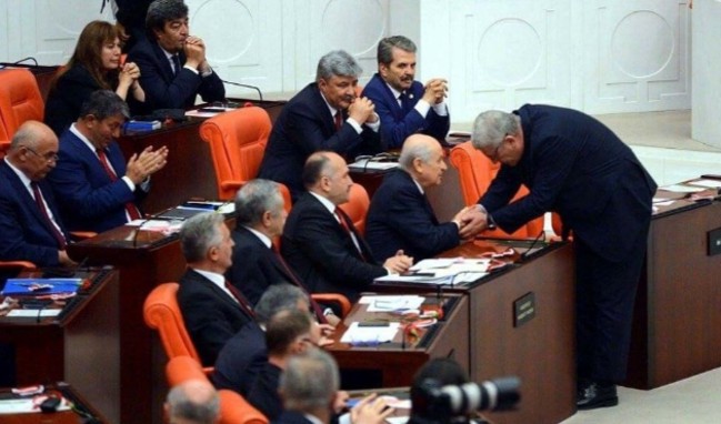 İYİ Parti'li Dervişoğlu'nun sözleri kavga çıkardı!