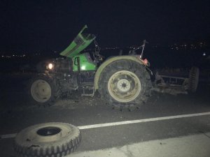 Kamyon traktöre çarptı: 1 yaralı