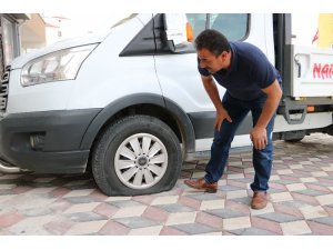 Niğde’de 30’a yakın aracın lastikleri bıçakla kesildi