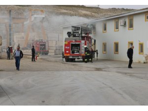 Fabrikada çıkan yangın korkuttu