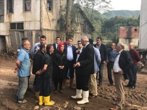 AK Parti Trabzon Milletvekili Ayvazoğlu Araklı’da sel bölgesinde incelemelerde bulundu