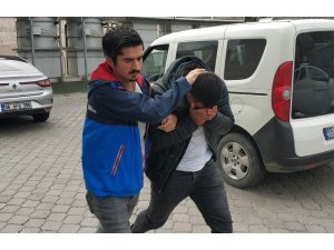 Bekar evinde uyuşturucu ticaretine 2 gözaltı