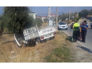 Milas’ta kontrolden çıkan araç zeytinlik araziye uçtu