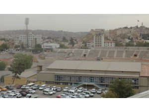 Gaziantep Kamil Ocak Stadyumu’nun tribünleri yıkılıyor