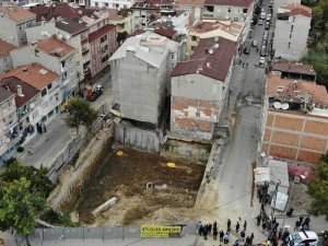 Bağcılar’da çökme riski bulunan bina havadan görüntülendi