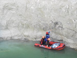 Konya'da obruğa düşen tilki kurtarıldı