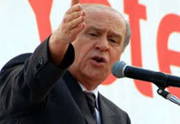 Bahçeli, gazete satan büfeci gibi