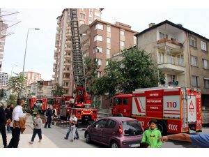 Çatı yangını itfaiye tarafından söndürüldü