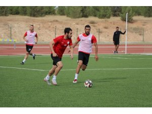 Karaköprü Belediyespor hazırlıklarını sürdürüyor