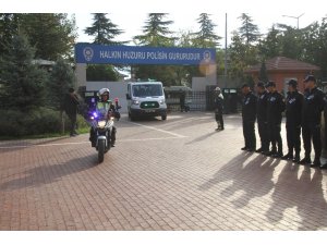 Görev yaptığı emniyete Türk bayraklı tabut içerisinde geldi
