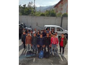 Gevaş’ta 24 Afganistanlı kaçak şahıs yakalandı