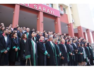 Avukatlar, saldırıya uğrayan meslektaşları için bir araya geldi