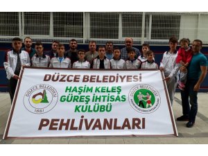 Genç pehlivanlar Ankara’ya gitti