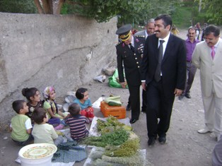 Vali Doğan, Halkapınar'ı ziyaret etti