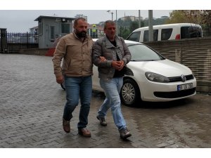 Cinayet zanlısı polise teslim oldu