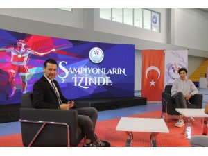 Milli Voleybolcu Neslihan Demir Güler genç sporcularla buluştu