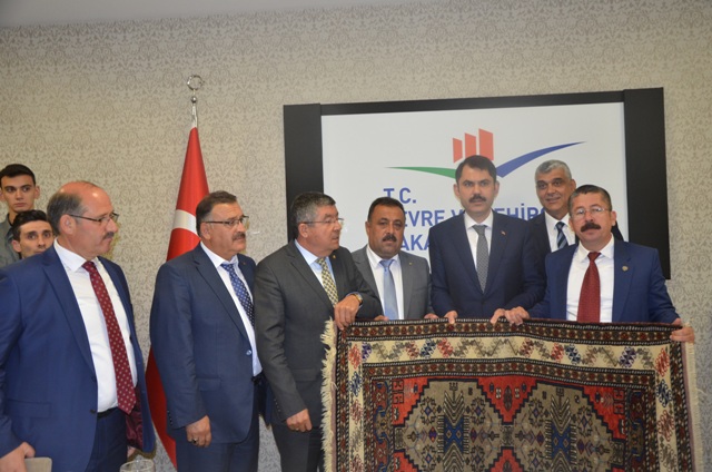 Karapınar heyeti Bakan Kurum'u ziyaret etti