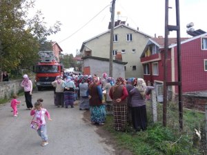 2 katlı evde yangın; ev kullanılmaz hale geldi