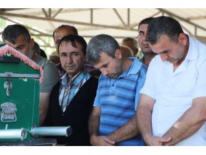 Manavgat’ta otomobilin çarptığı 6 yaşındaki Ceren toprağa verildi