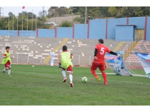 Efsaneler Mardin’de gençlerle sahaya çıktı