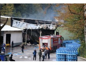 Bolu’da alev alev yanan fabrika 6 saatte söndürülebildi
