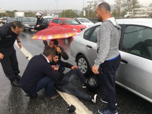 3 aracın karıştığı kazada motosiklet sürücüsünün parmağı koptu