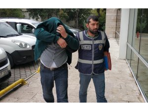 2 adet ruhsatsız silahla yakalanan av bayisi sahibi adliyede