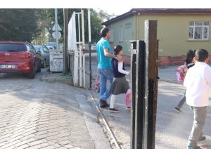 Üzerine demir kapı devrilen küçük çocuğun ölümüyle ilgili soruşturma başlatıldı
