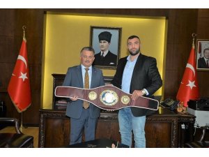 Avrupa Boks Şampiyonu Vali Yazıcı’yı ziyaret etti