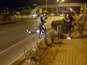 Yolun karşısına geçerken otomobilin çarptığı yaya öldü