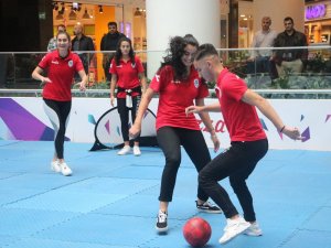 Kadın basketbolcular, Samsunsporlu futbolcuları 5-1 yendi